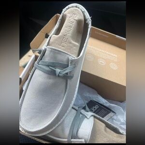 NWT Hey Dude Shoes- Women’s 9